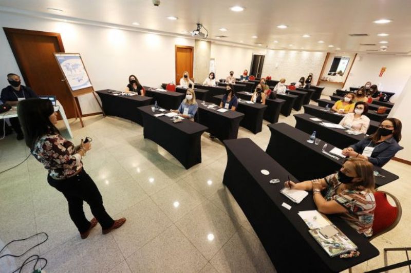 Comissão de Mulheres da FAEP alinha diretrizes de atuação