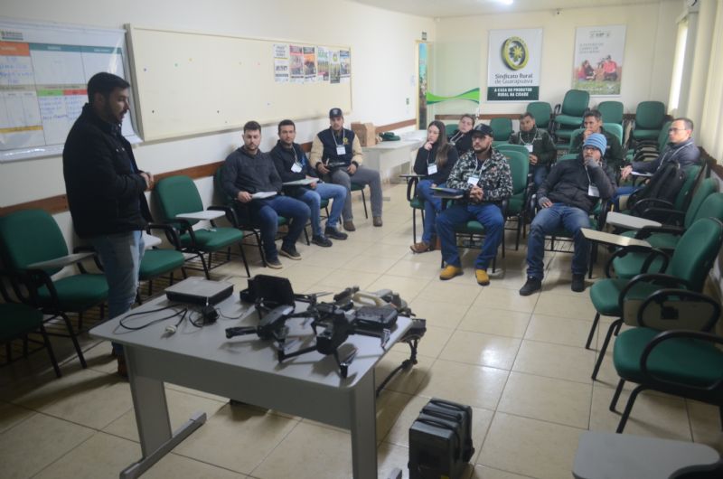 Sindicato Rural e SENAR-PR realizam curso de aplicação de agrotóxicos com drone