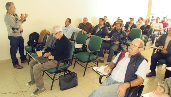 Emater realiza encontro com t&eacute;cnicos do Projeto Leite Competitivo